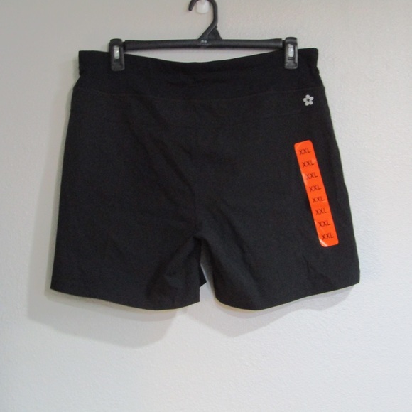 Plus size black shorts - Picture 2 of 3